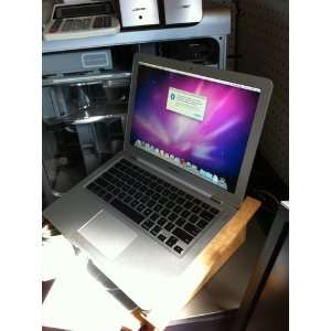  Apple MacBook Air 13.3 Laptop (1.8 GHz Intel Core 2 Duo 