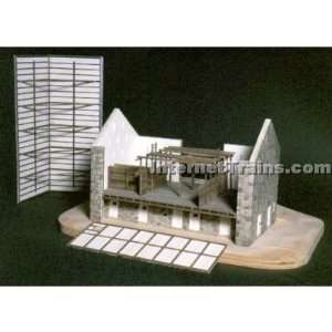   Crow HO Scale Pennsylvania Slit Window Bank Barn Kit Toys & Games