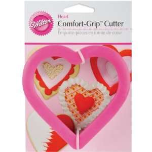  New   Comfort Grip Cookie Cutter 4 Heart   663418: Toys 