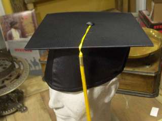 cappello da laurea tocco tesi di laurea università B  