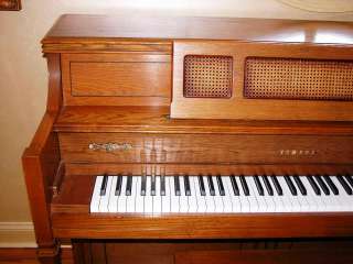 YAMAHA UPRIGHT PIANO M402 OAK NJ LOCAL PICK UP WORKS GREAT  