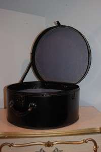 Vintage Womens BLACK Hinged Flat Bottomed HAT BOX with Handle from 