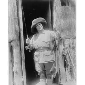  1926 photo Mrs. Osa Johnson, full length portrait standing 