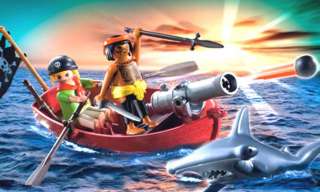   ® 5137 Pirates Rowboat with Shark      NEW 2011  