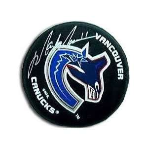  Mark Messier Autographed Vancouver Canucks Hockey Puck 