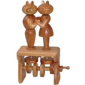  Humor Motion Woodcraft   Kissing Cats
