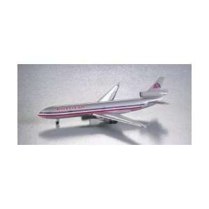    Herpa Wings MD 11 American Airlines Model Airplane: Toys & Games