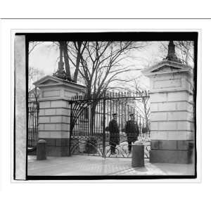  Historic Print (L): White House gate: Home & Kitchen
