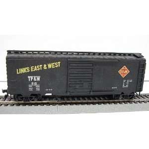  T P & W Boxcar #610 HO Scale by AHM Toys & Games