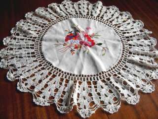 Lovely Vtg Hand Embroidered Flowers Doily w Lace  