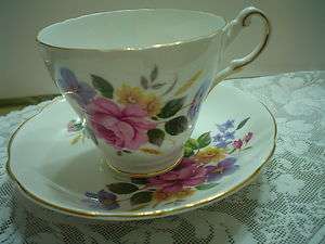  Vintage England pink flower bouquet bone china Tea /Coffee Cup/saucers