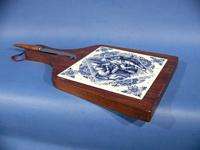 d422 Delft Blue Tile in Cheeseboard with cheese knife  