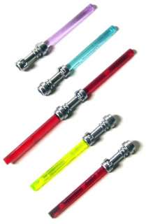 Hier gibt es fünf Star Wars Laserschwerter mit silbernem Griff 