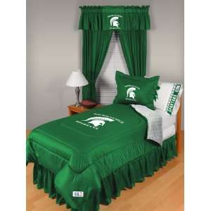   State Spartans Locker Room Full/Queen Comforter