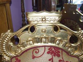 Grande poltrona/trono in foglia oro a Santeramo in Colle    