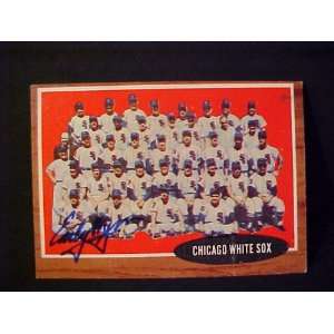 Early Wynn Chicago White Sox Team #113 1962 Topps Autographed Baseball 